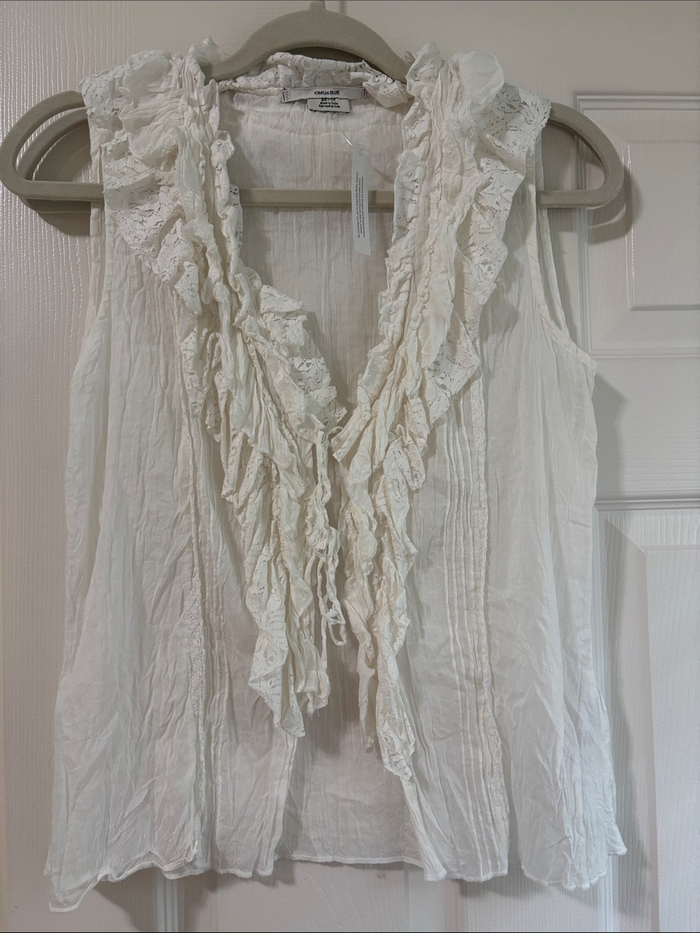 Kimchi Blue Ivory Ruffle V-Neck Sleeveless Blouse